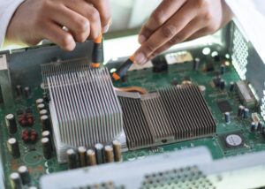Lavoratore saldatore elettrico