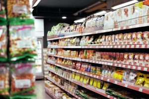 Scaffale_supermercato_pexels-mehrad-vosoughi-3687999